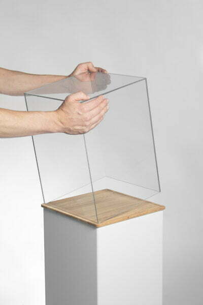 Plexi display box 30x30x40cm (WxDxH)